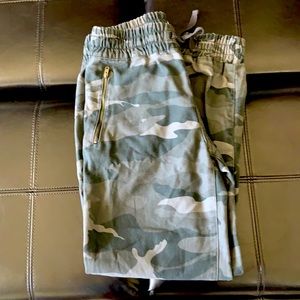 TNA camouflage joggers-great condition